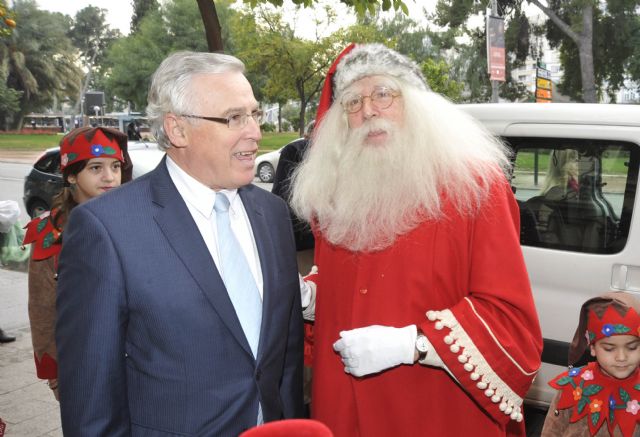 Papá Noel reparte juguetes en la Universidad de Murcia - 1, Foto 1