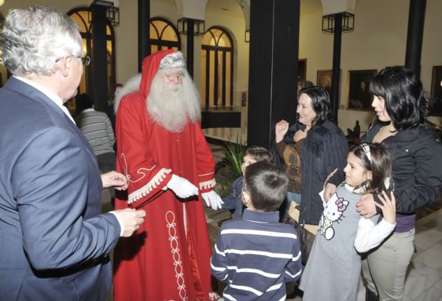 Papá Noel reparte juguetes en la Universidad de Murcia - 2, Foto 2
