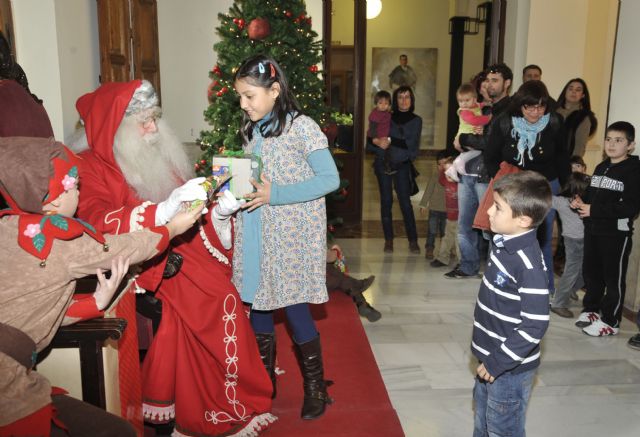 Papá Noel reparte juguetes en la Universidad de Murcia - 4, Foto 4