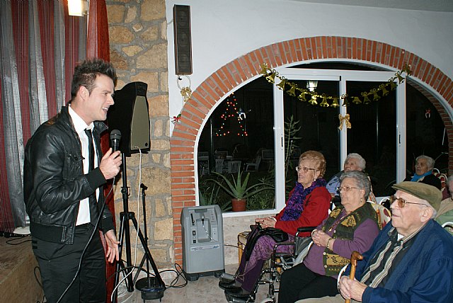 Los mayores del Asilo de San Diego disfrutan de la música en la gala organizada por Nuevas Generaciones - 2, Foto 2