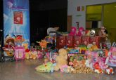 Casi cuatrocientos juguetes se recogieron ayer por parte de ACOGE que sern distribuidos por Critas Jumilla