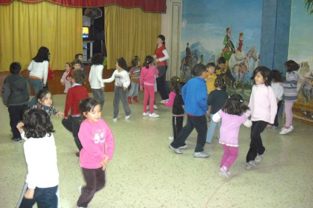30 niños disfrutan ya de la Escuela de Vacaciones de Navidad de Las Torres de Cotillas - 2, Foto 2