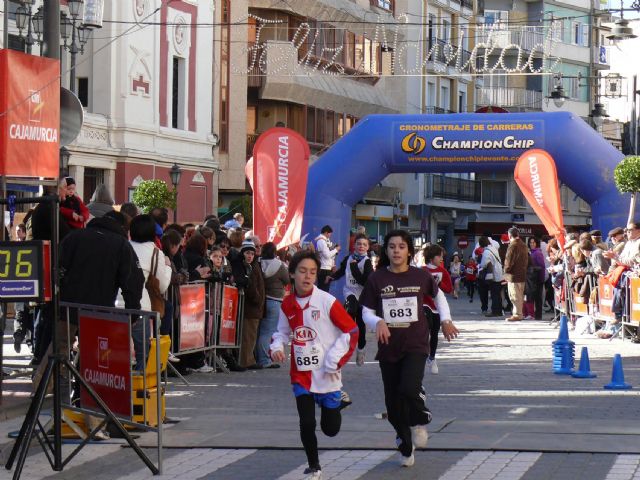 Las calles de Jumilla se llenaron, un año más de deporte y diversión, gracias a la carrera popular navideña - 1, Foto 1