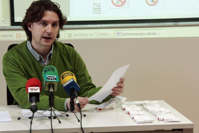La policía local reparte 2.500 autopruebas de alcoholemia entre los conductores yeclanos - 1, Foto 1