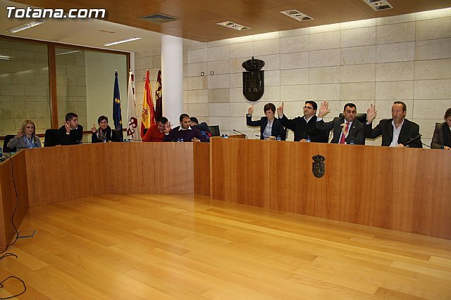 Presentan un moción para regular e implantar sistemas de recogida selectiva para los residuos urbanos textil, calzado y juguetes - 1, Foto 1