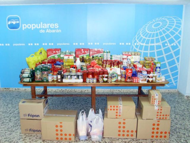 Nuevas Generaciones de Abarán recoge más de 300 kilos de alimentos con su campaña Populares Solidarios - 1, Foto 1