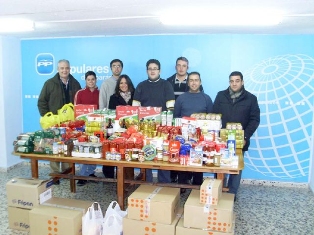 Nuevas Generaciones de Abarán recoge más de 300 kilos de alimentos con su campaña Populares Solidarios - 2, Foto 2