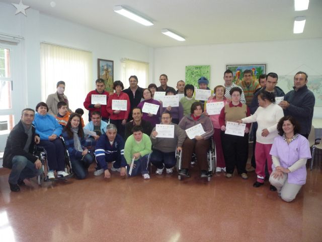 Un total de 17 usuarios del Servicio Municipal de Apoyo Psicosocial participan en un curso de informática, Foto 1