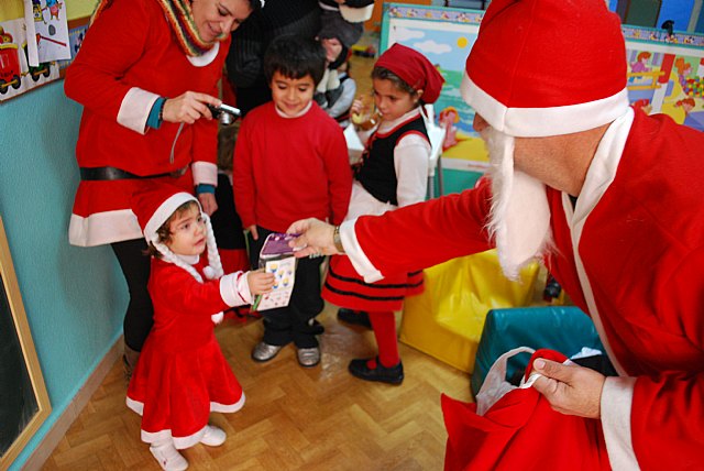 La Guardera Disney recibi la visita de Pap Noel - 18