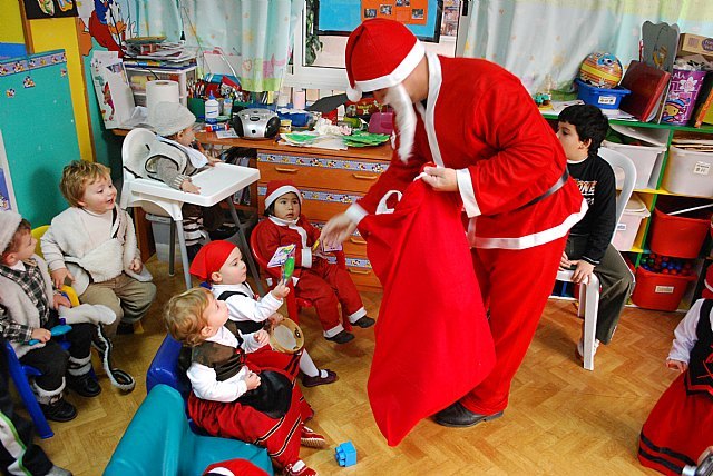 La Guardería Disney recibió la visita de Papá Noel, Foto 1