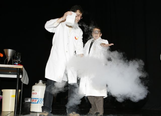 Experimentos de ciencia espectacular en el auditorio municipal de Ceutí - 1, Foto 1