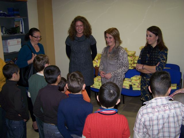 La campaña ´un juguete, una sonrisa´ lleva regalos a varias familias desfavorecidas de Águilas - 1, Foto 1