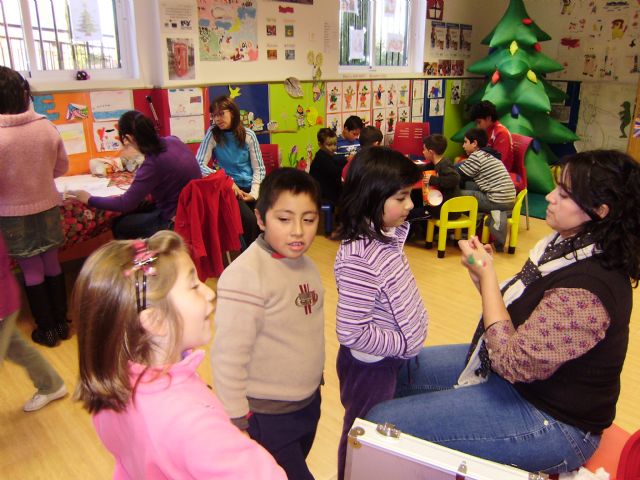 Los niños que asisten a la eduteca de inglés Tallin Space disfrutaron de talleres y actividades en su fiesta de navidad - 2, Foto 2