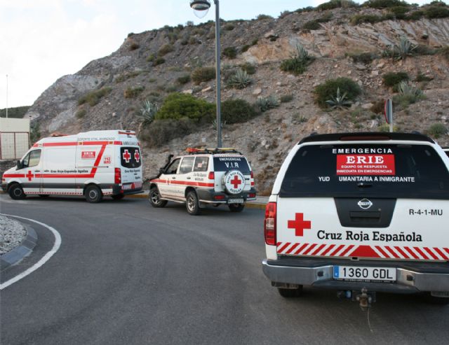 La desaparición de un buceador moviliza a recursos de Cruz Roja, Guardia Civil, Salvamento Marítimo, Protección Civil y 061 - 2, Foto 2