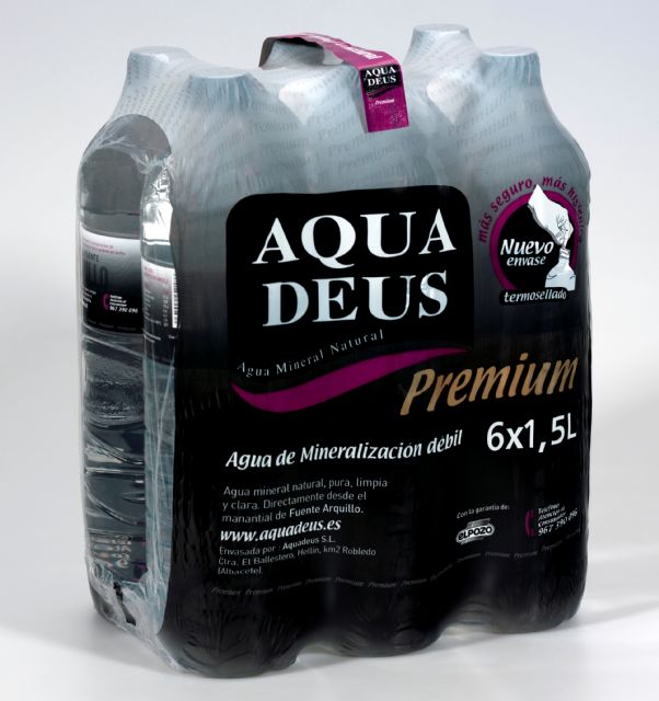 La empresa de agua mineral natural Aquadeus donar agua a Critas durante el prximo año, Foto 1