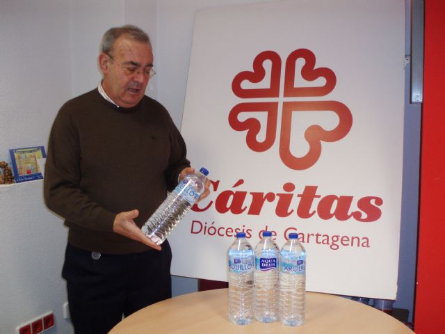 La empresa de agua mineral natural Aquadeus donará agua a Cáritas durante el próximo año - 2, Foto 2