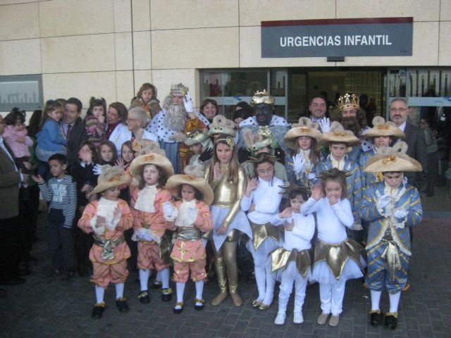 Centenares de niños reciben a los Reyes Magos en el Ayuntamiento de Murcia - 3, Foto 3