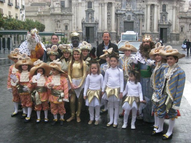 Centenares de niños reciben a los Reyes Magos en el Ayuntamiento de Murcia - 5, Foto 5