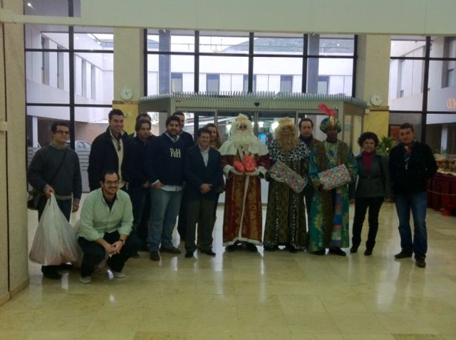 Los Reyes Magos visitan el Hospital General Rafael Méndez con Nuevas Generaciones y el Partido Popular - 1, Foto 1