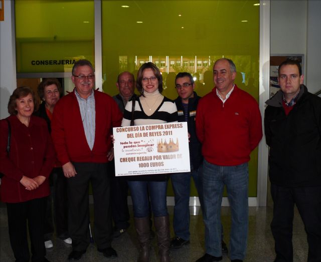 En tres horas, Isabel María Pérez ganadora de la Compra Express, ha gastado 1.000 euros en los comercios de Jumilla - 2, Foto 2