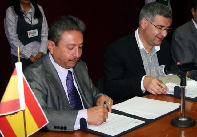 El Colegio de Periodistas de Murcia y la Universidad mejicana de Ixtlahuaca firman un convenio de colaboración - 2, Foto 2