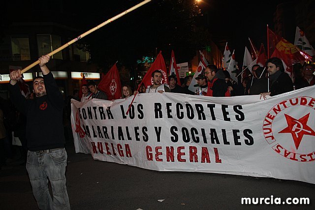 La UJCE califica de dictatoriales los últimos recortes aprobados por el gobierno de Valcárcel - 1, Foto 1