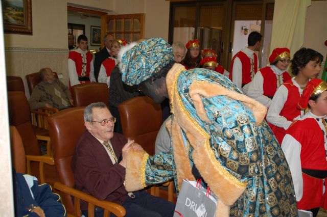 Sus Majestades los Reyes Magos de Oriente repartieron miles de regalos a los niños y niñas de Jumilla - 1, Foto 1