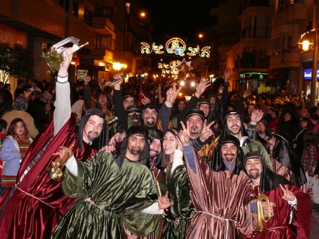 Sus Majestades los Reyes Magos de Oriente repartieron miles de regalos a los niños y niñas de Jumilla - 2, Foto 2