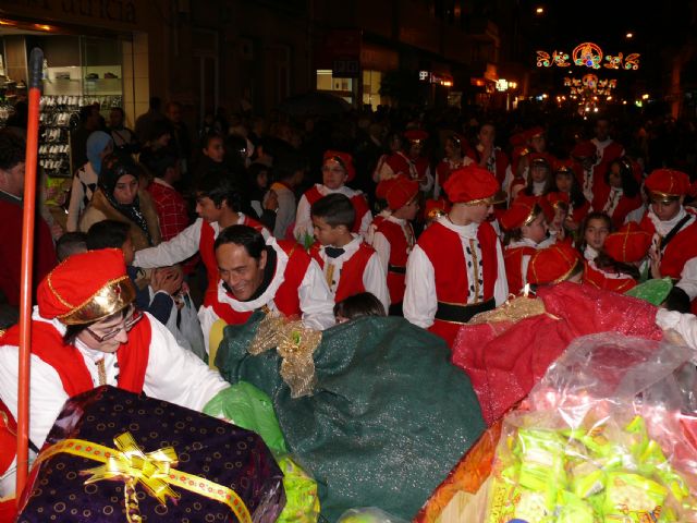 Sus Majestades los Reyes Magos de Oriente repartieron miles de regalos a los niños y niñas de Jumilla - 3, Foto 3