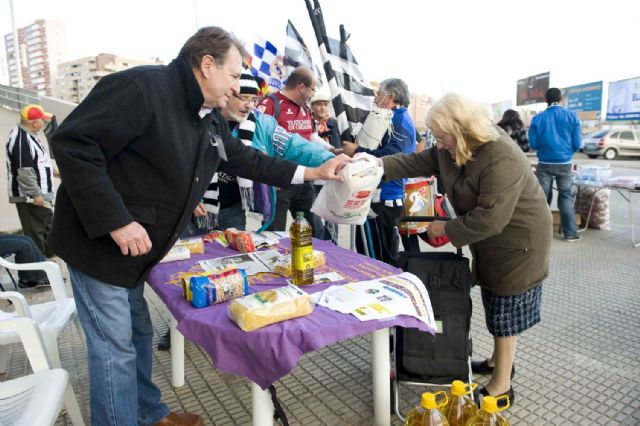 1.000 kilos de alimentos solidarios en el estadio Cartagonova - 2, Foto 2