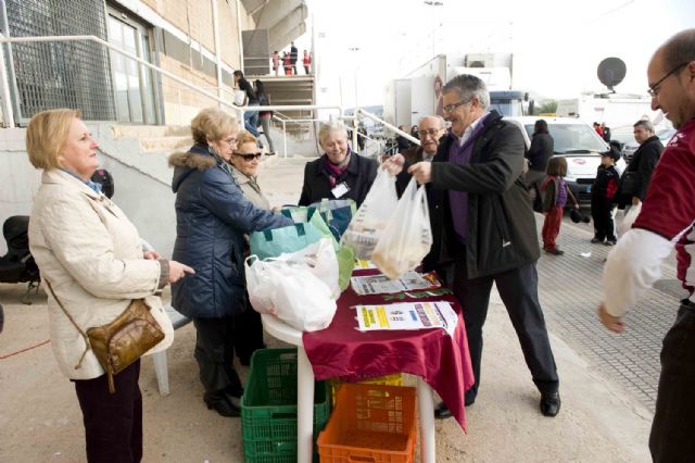 1.000 kilos de alimentos solidarios en el estadio Cartagonova - 4, Foto 4
