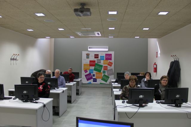 Comienza un nuevo curso de informtica para mayores, Foto 2