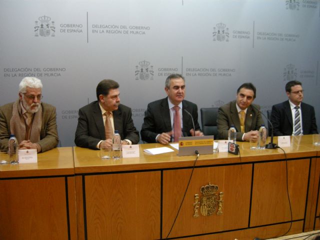 González Tovar da la bienvenida al director y al administrador del nuevo Centro Penitenciario Murcia II - 1, Foto 1