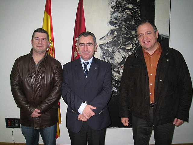 El consejero de Justicia y Seguridad Ciudadana mantuvo un encuentro hoy con el Jefe de la Policía Local de Totana, Foto 1