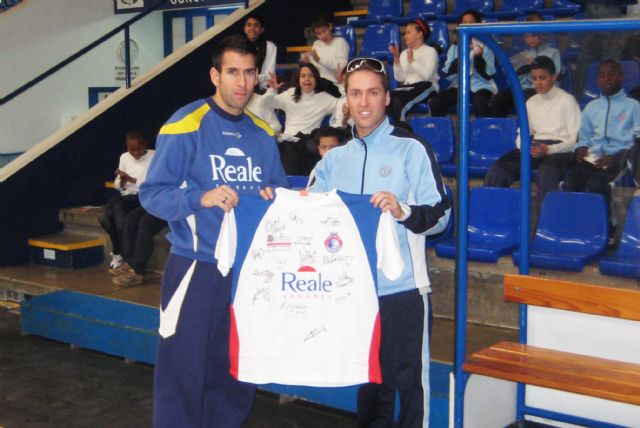 Los niños del hospital visitan al reale - 1, Foto 1