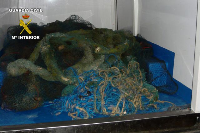 La Guardia Civil desmantela un grupo de jóvenes dedicados a la sustracción de plomo a redes de pescadores - 1, Foto 1