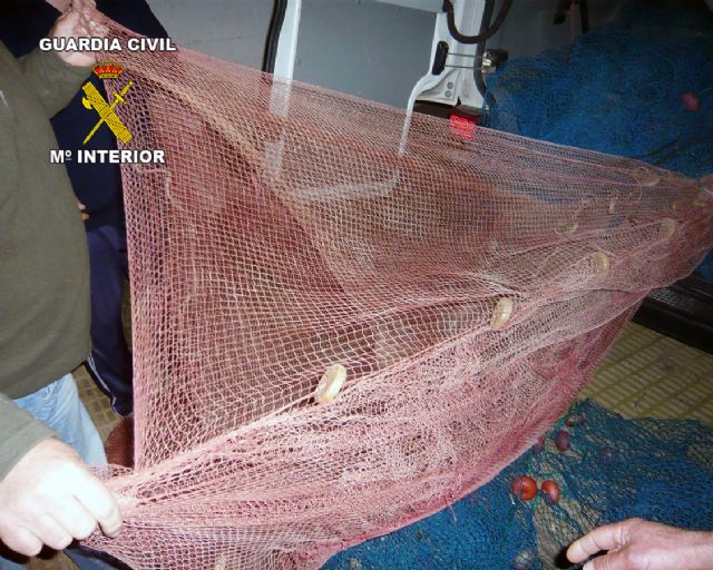 La Guardia Civil desmantela un grupo de jóvenes dedicados a la sustracción de plomo a redes de pescadores - 5, Foto 5
