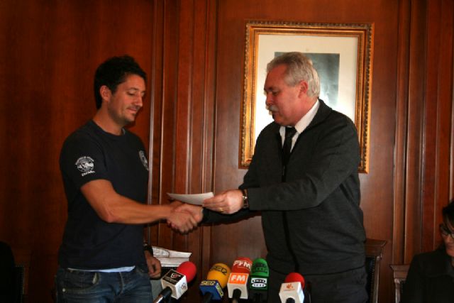 'Bomberos en Acción' recibe mil euros para construir refugios en Haití - 1, Foto 1