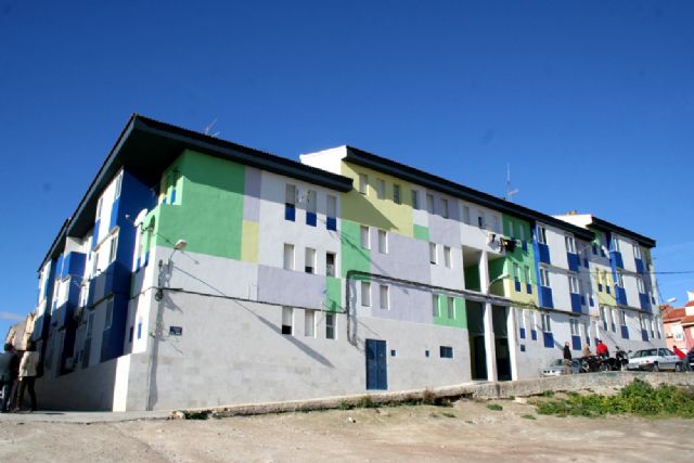 Finaliza la rehabilitación de las viviendas sociales de la calle García Márquez - 2, Foto 2
