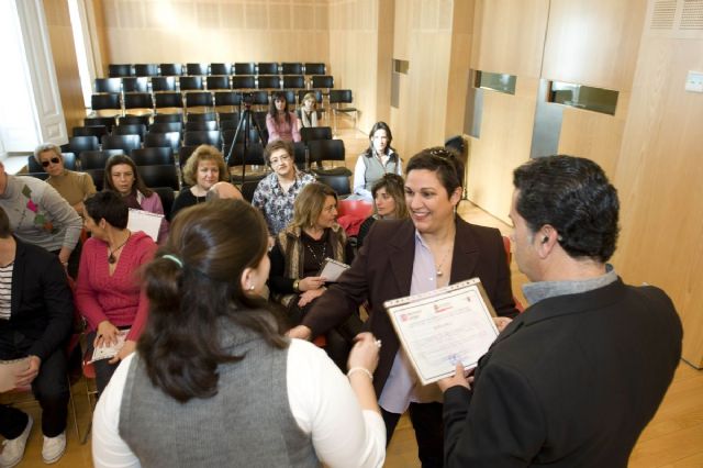 Los alumnos del curso de Celador Sanitario, orgullosos de sus diplomas - 1, Foto 1