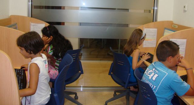 El Candil, de la mano del Ayuntamiento, desarrolla tres cursos de informática, Foto 1