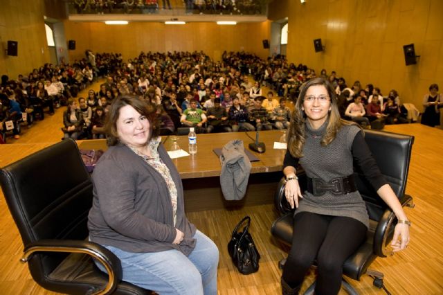 Pasado y presente se funden en Mala Luna, novela finalista del Premio Hache - 3, Foto 3