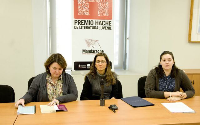 Pasado y presente se funden en Mala Luna, novela finalista del Premio Hache - 4, Foto 4