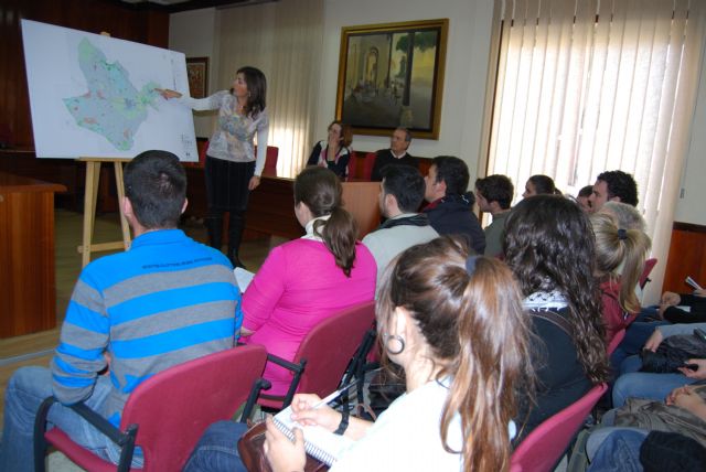 Estudiantes de Geografía e Historia, interesados en conocer el desarrollo del municipio de Fuente Álamo - 1, Foto 1
