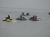 A la búsqueda del buceador desaparecido en La Isla del Fraile de Águilas se han sumado hoy una veintena de motos acuáticas