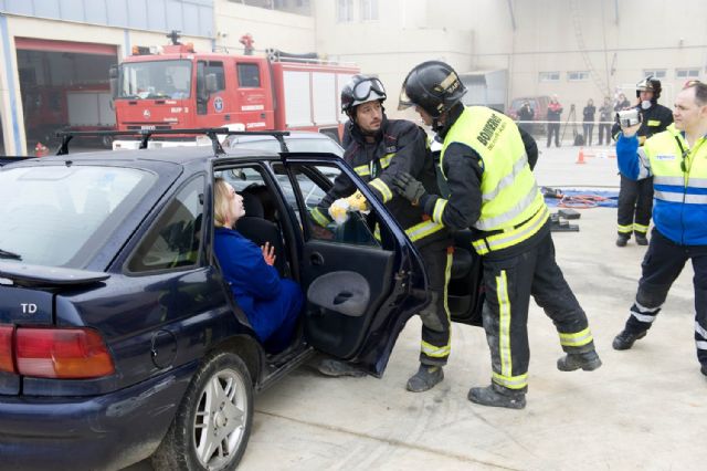 Bomberos y 061 emplean nuevas técnicas de salvamento recreando casos reales - 4, Foto 4