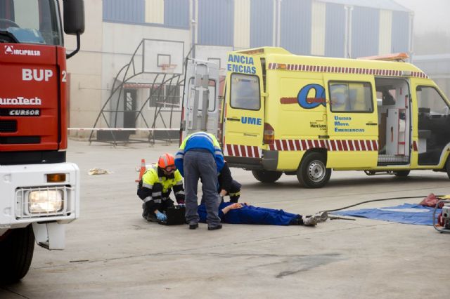 Bomberos y 061 emplean nuevas técnicas de salvamento recreando casos reales - 5, Foto 5
