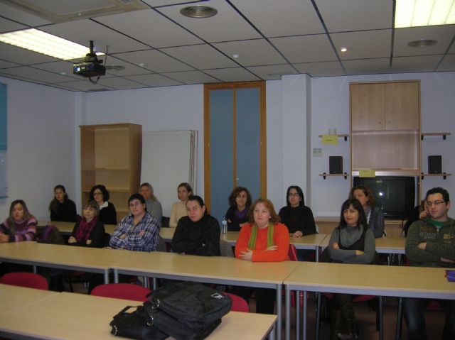 Casi una veintena de alumnos asisten a un curso de Monitor de Comedor - 2, Foto 2