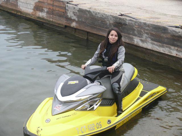 A la bsqueda del buceador desaparecido en La Isla del Fraile de guilas se han sumado hoy una veintena de motos acuticas - 23