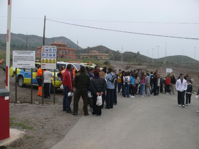 A la bsqueda del buceador desaparecido en La Isla del Fraile de guilas se han sumado hoy una veintena de motos acuticas - 26